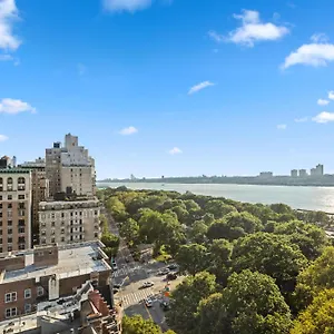 2* מלון Riverside Tower
